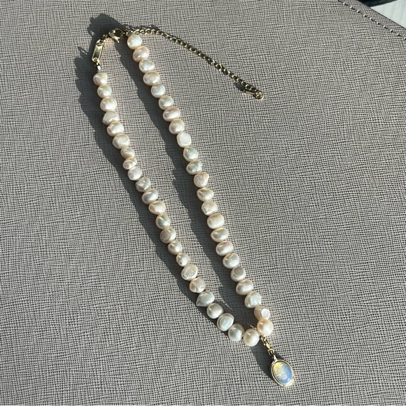 [CLEARANCE/Send Offers] PEARL CHOKER NECKLACE WITH “MOONSTONE” PENDANT - Picture 4 of 9
